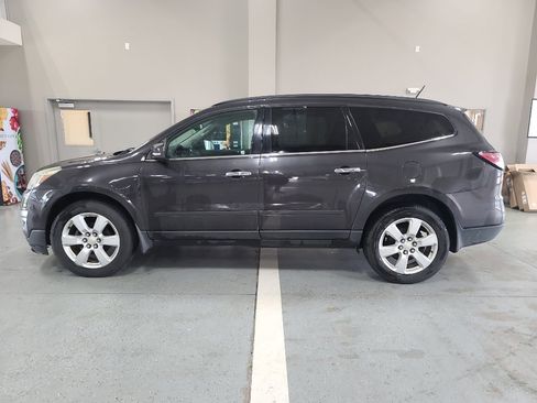 Used 2017 Chevrolet Traverse LT w/ Style and Technology Package FWD image 1