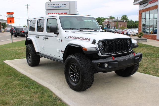 Used 2025 Jeep Wrangler Unlimited Rubicon AWD/4WD image 3
