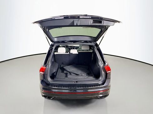 Used 2023 Volkswagen Tiguan SE R-Line image 24