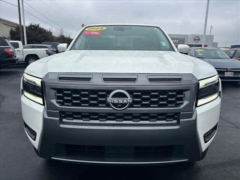 Certified 2025 Nissan Frontier SL image 8