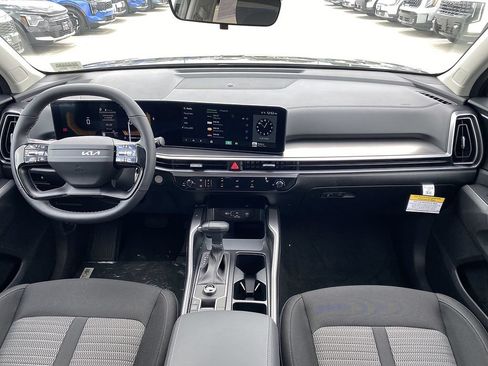 New 2026 Kia Sorento LX FWD image 21