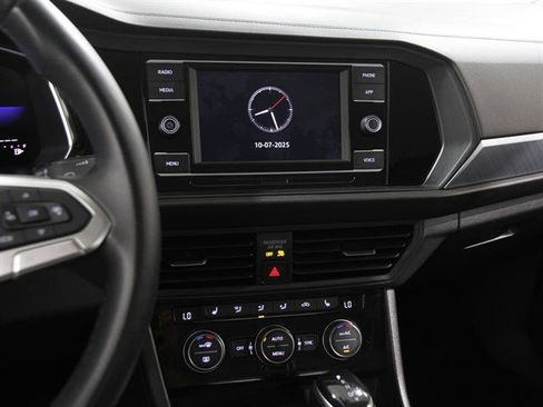 Certified 2023 Volkswagen Jetta SE image 8