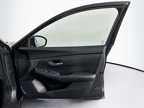 Used 2025 Nissan Sentra SV image 29