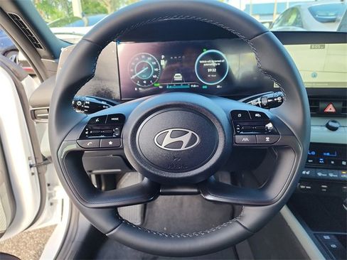 New 2025 Hyundai Elantra Limited image 29