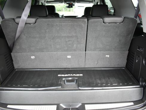Used 2017 Cadillac Escalade Luxury RWD image 50