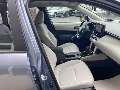 Used 2023 Toyota Corolla Cross LE AWD/4WD image 28