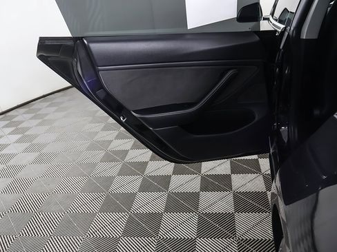 Used 2019 Tesla Model 3 Long Range image 25