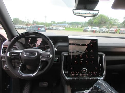 New 2026 GMC Yukon Denali w/ Denali Reserve Package AWD/4WD image 16
