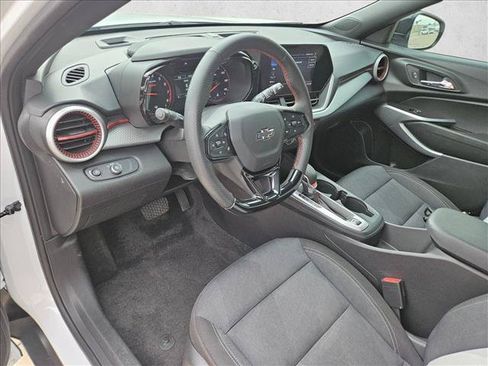 Used 2025 Chevrolet Trax RS w/ Driver Confidence Package FWD image 16