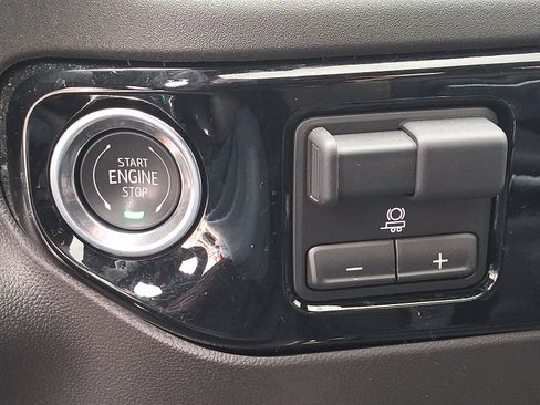 Used 2025 Chevrolet Silverado 1500 ZR2 image 26