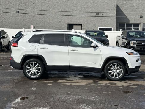 Used 2018 Jeep Cherokee Limited image 2