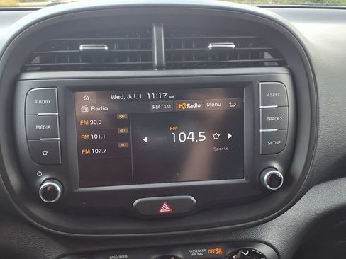 Used 2025 Kia Soul LX w/ LX Technology Package FWD image 26