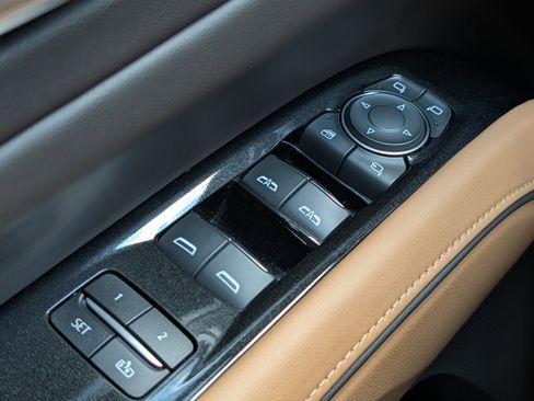 Used 2024 Cadillac Escalade Premium Luxury w/ Performance Package AWD/4WD image 16