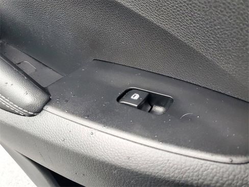 Used 2025 Kia Seltos S image 14