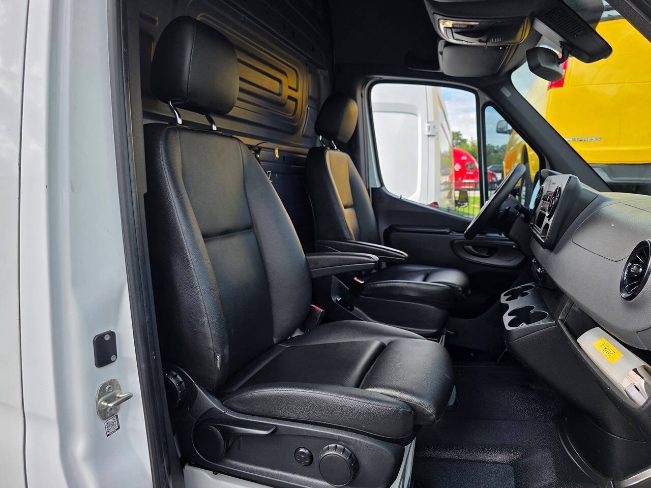 Used 2021 Mercedes-Benz Sprinter 2500 w/ Driver Convenience Package image 9