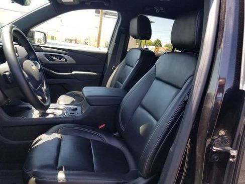 Used 2023 Chevrolet Traverse LT w/ LT Premium Package AWD/4WD image 11