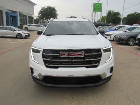 Used 2025 GMC Acadia Elevation image 2