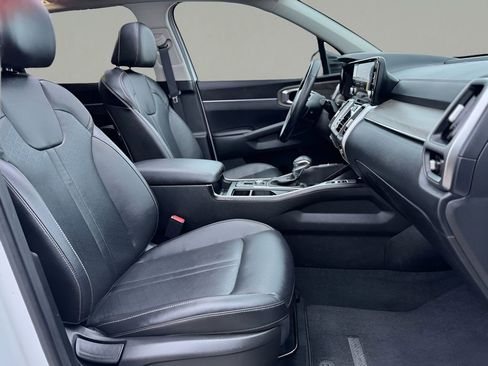 Used 2022 Kia Sorento EX w/ Panoramic Sunroof Package image 14