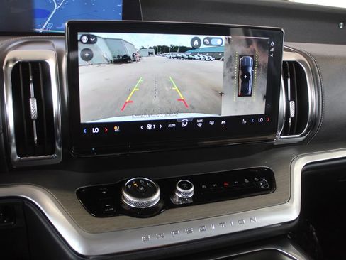 Used 2025 Ford Expedition Platinum AWD/4WD image 26