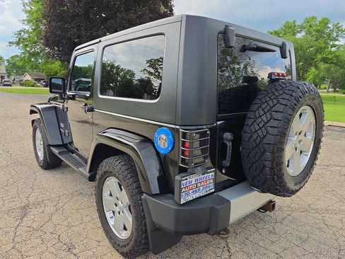 Used 2009 Jeep Wrangler Sahara w/ Dual Top Group AWD/4WD image 18