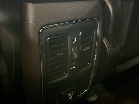 Used 2015 Jeep Grand Cherokee Altitude image 29