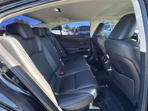 Used 2023 Lexus ES 300h w/ Premium Package image 25