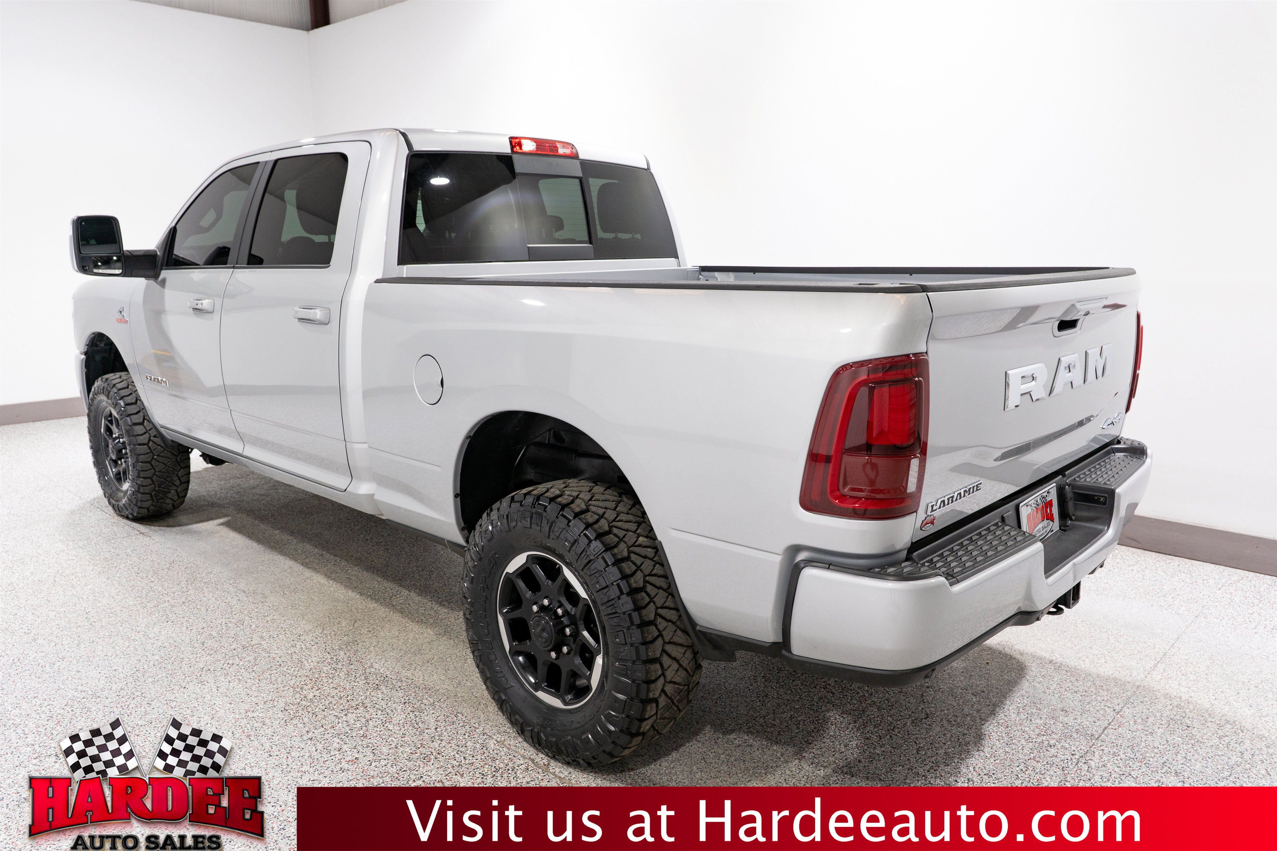 Used 2026 RAM 2500 Laramie AWD/4WD image 3