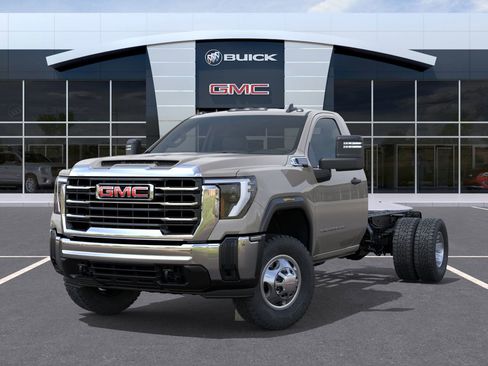 New 2026 GMC Sierra 3500 Pro image 7
