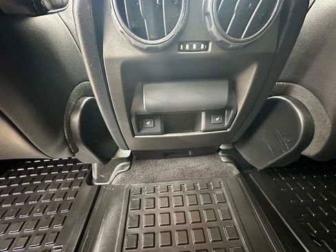 Used 2015 Land Rover LR4 HSE LUX image 17