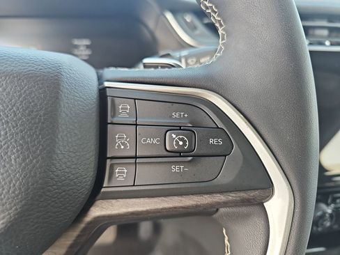 Used 2023 Jeep Grand Cherokee Limited image 18