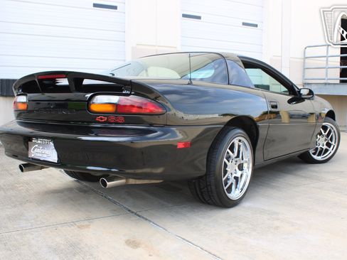 Used 2002 Chevrolet Camaro Z28 w/ SS Performance/Appearance Pkg RWD image 26