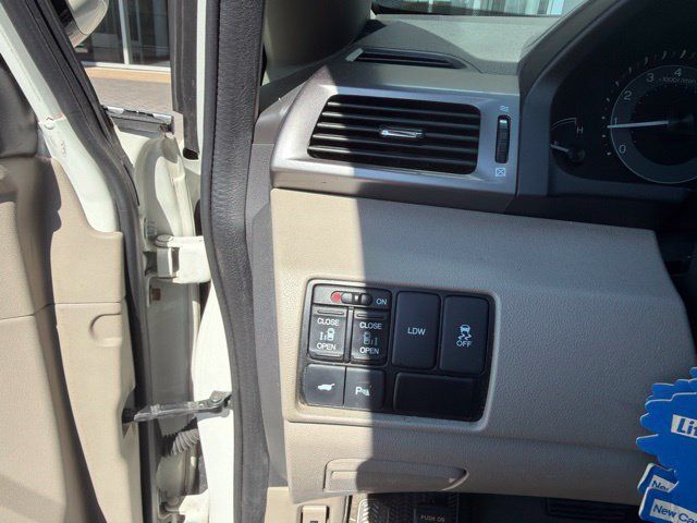 Used 2016 Honda Odyssey Touring Elite image 15