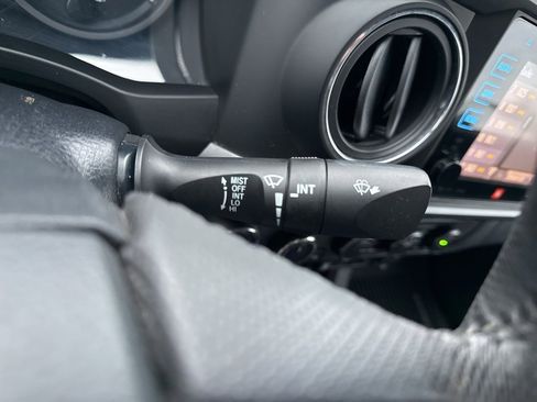 Used 2019 Toyota Tacoma TRD Off-Road image 32