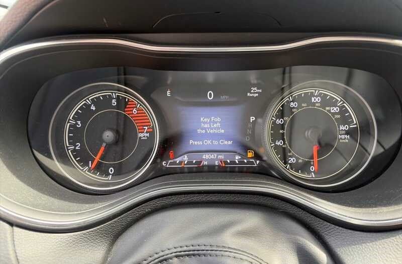 Used 2022 Jeep Cherokee Latitude Lux w/ Sun & Sound Group AWD/4WD image 9