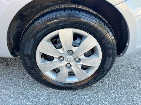 Used 2009 Hyundai Accent GS w/ Popular Equipment Pkg 2 image 30