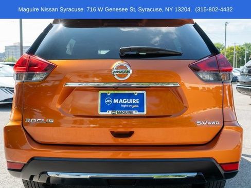 Used 2018 Nissan Rogue SV AWD/4WD image 7