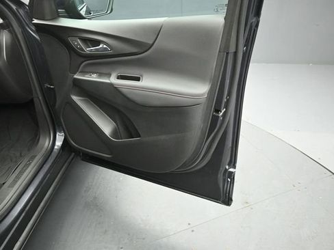 Used 2022 Chevrolet Equinox RS w/ LPO, Floor Liner Package image 31