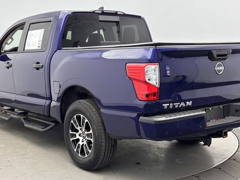 Used 2023 Nissan Titan SV image 5