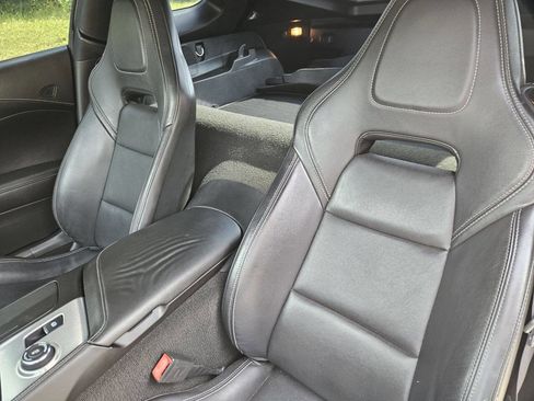Used 2019 Chevrolet Corvette Stingray Coupe w/ 1LT RWD image 13