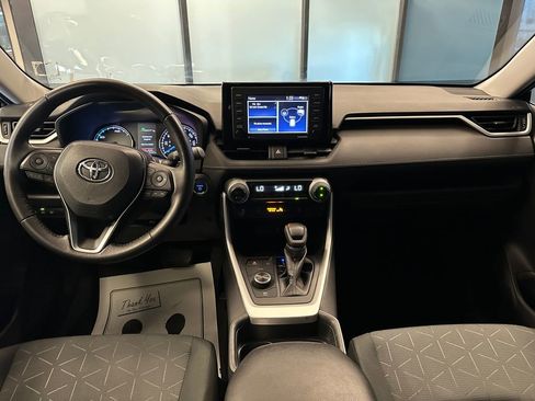 Used 2021 Toyota RAV4 XLE w/ XLE Grade Weather Package AWD/4WD image 9