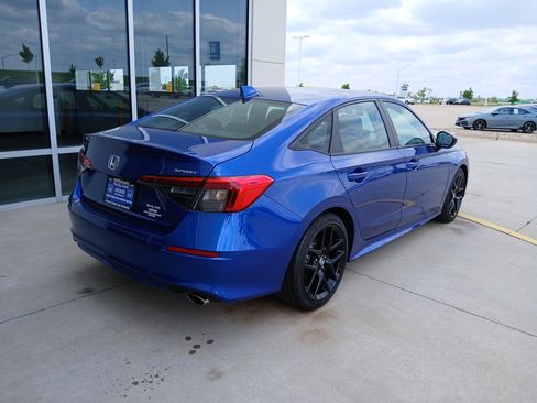 Used 2024 Honda Civic Sport image 7