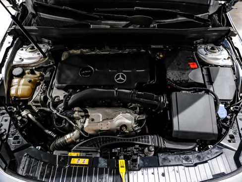 Used 2020 Mercedes-Benz GLB 250 image 44