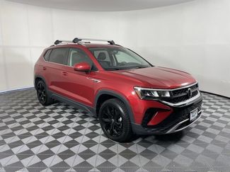 Used 2022 Volkswagen Taos SE image 1