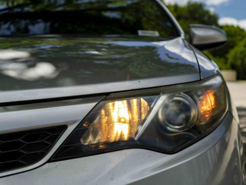 Used 2013 Toyota Camry SE FWD image 11