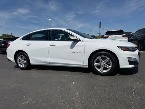 Used 2023 Chevrolet Malibu LT FWD image 2