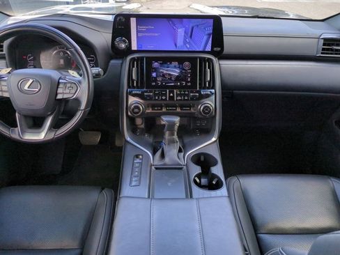 Used 2022 Lexus LX 600 4WD w/ Luxury Package image 15