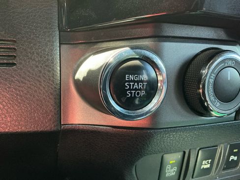 Used 2018 Toyota Tacoma TRD Pro AWD/4WD image 30