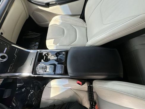 Used 2019 Ford Edge Titanium AWD/4WD image 23
