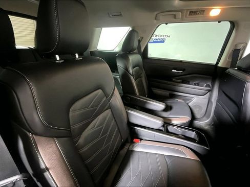 Used 2023 Nissan Pathfinder Platinum w/ Lighting Package (N93) FWD image 22
