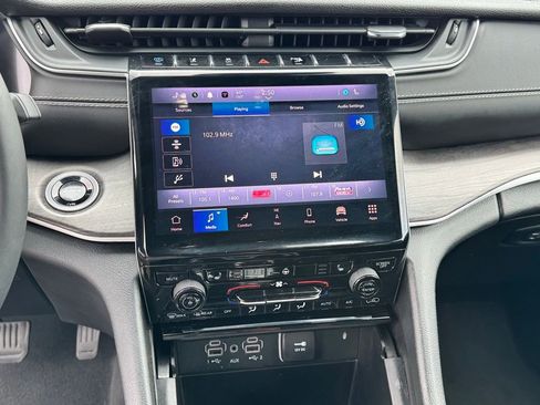 Used 2024 Jeep Grand Cherokee Limited 4xe image 7